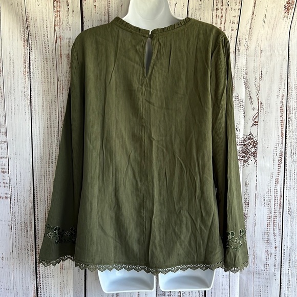 Time and Tru Embroidered Floral Bell Long Sleeve Olive Blouse Size S (4-… - Picture 9 of 16